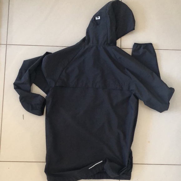 Black Nike spray Jacket, size S, hardly worn - Picture 2 of 3